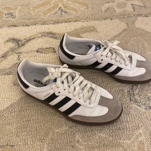 Adidas sambas excellent condition US 5 (women’s 7)